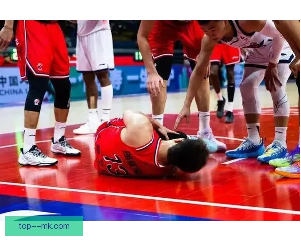 施拉格尔德客场比赛中十字韧带撕裂赛季提前结束